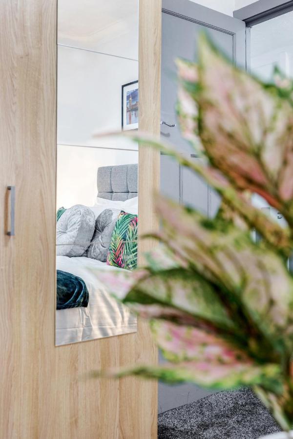 Heathrow 2-Bedroom Maisonette With Parking West Drayton  Zewnętrze zdjęcie