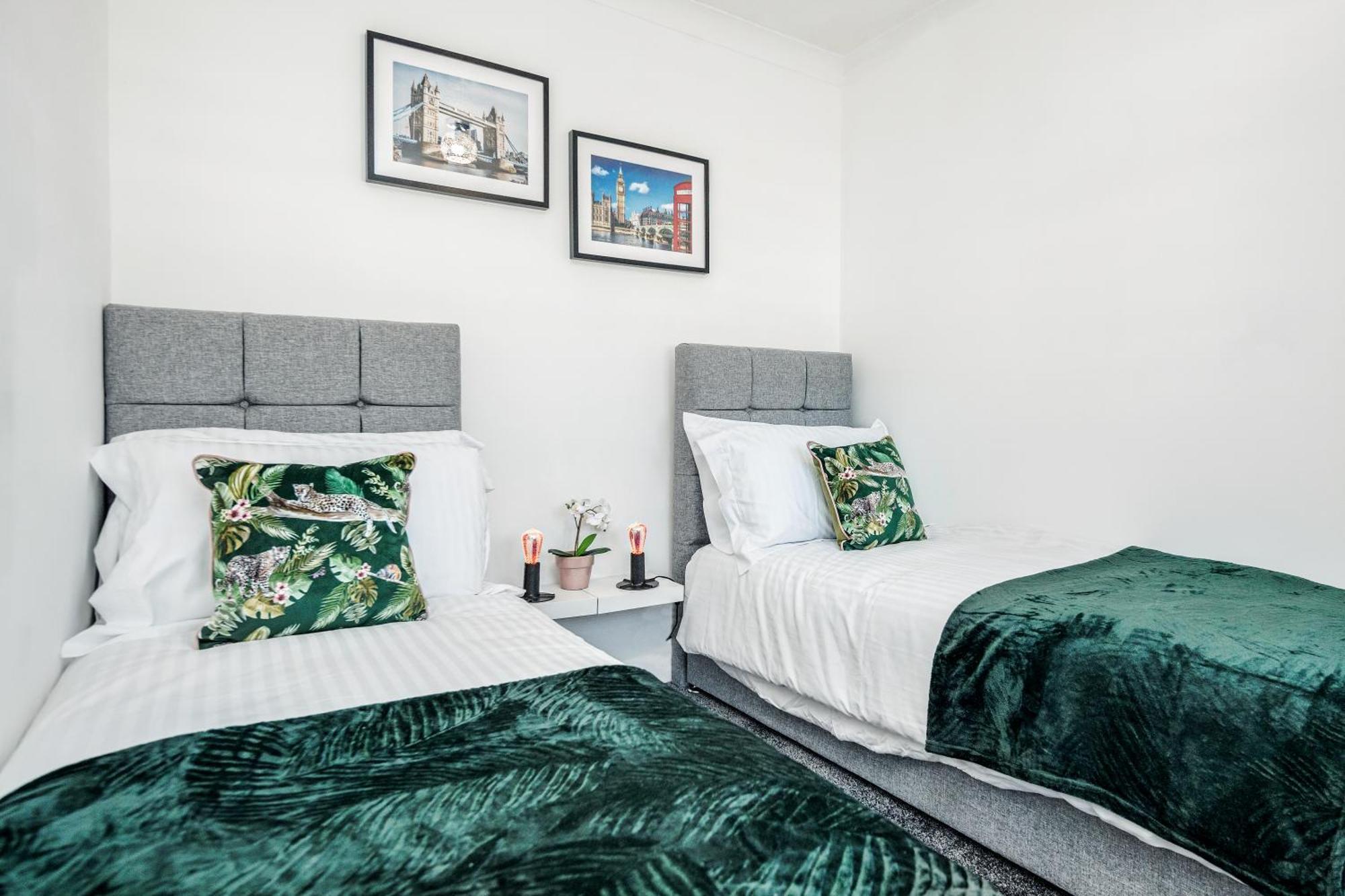 Heathrow 2-Bedroom Maisonette With Parking West Drayton  Zewnętrze zdjęcie