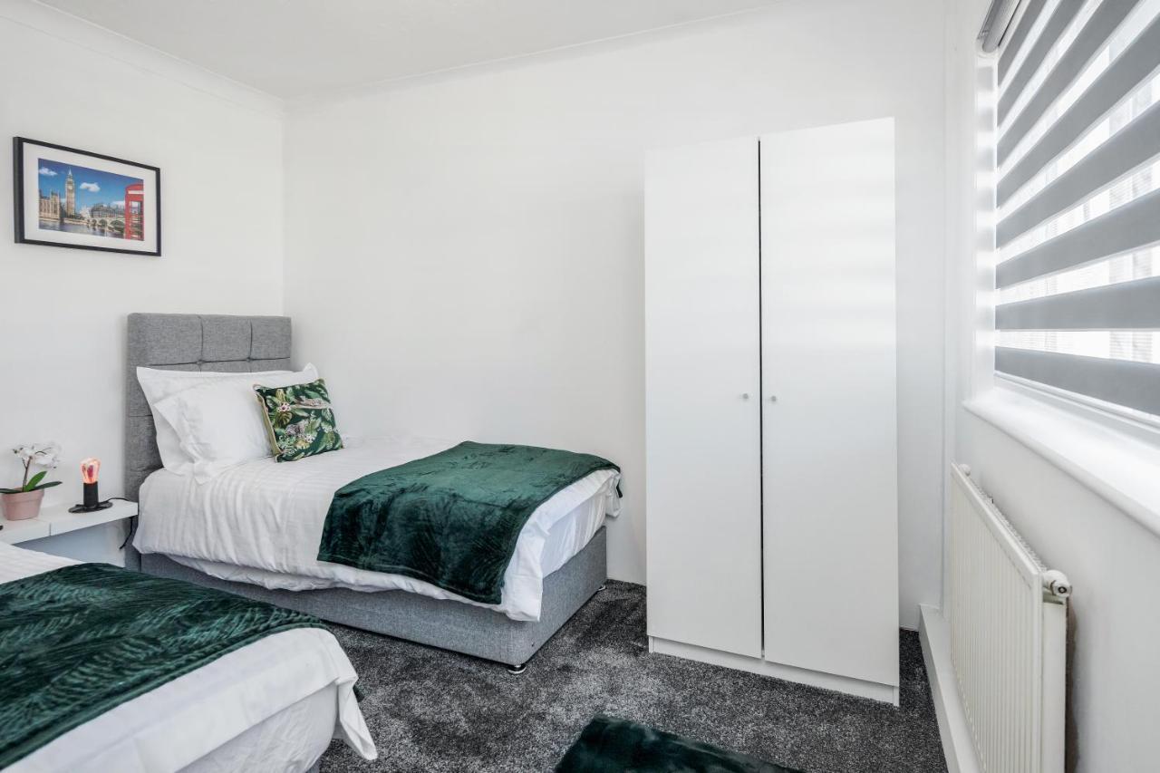 Heathrow 2-Bedroom Maisonette With Parking West Drayton  Zewnętrze zdjęcie