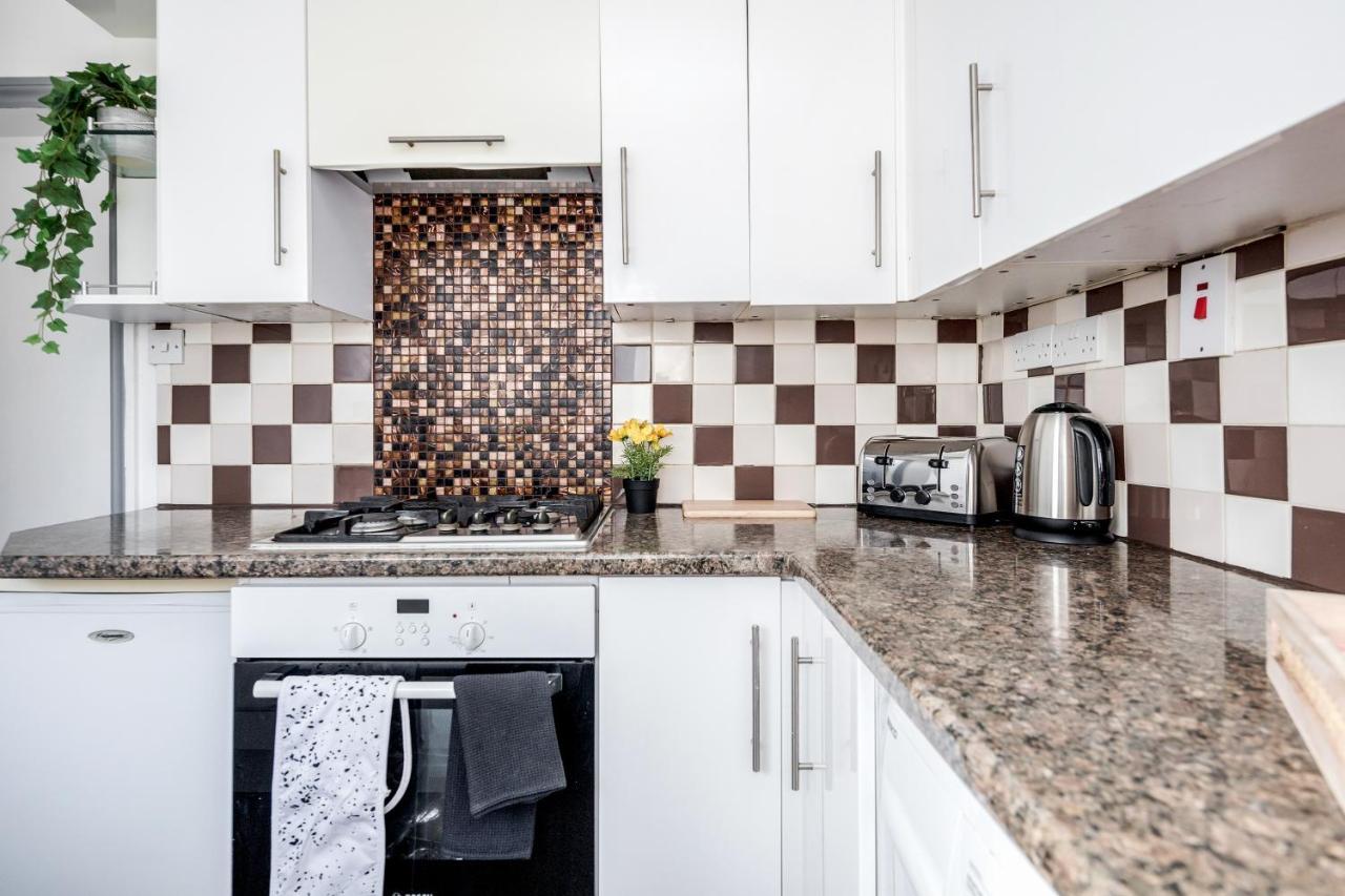Heathrow 2-Bedroom Maisonette With Parking West Drayton  Zewnętrze zdjęcie