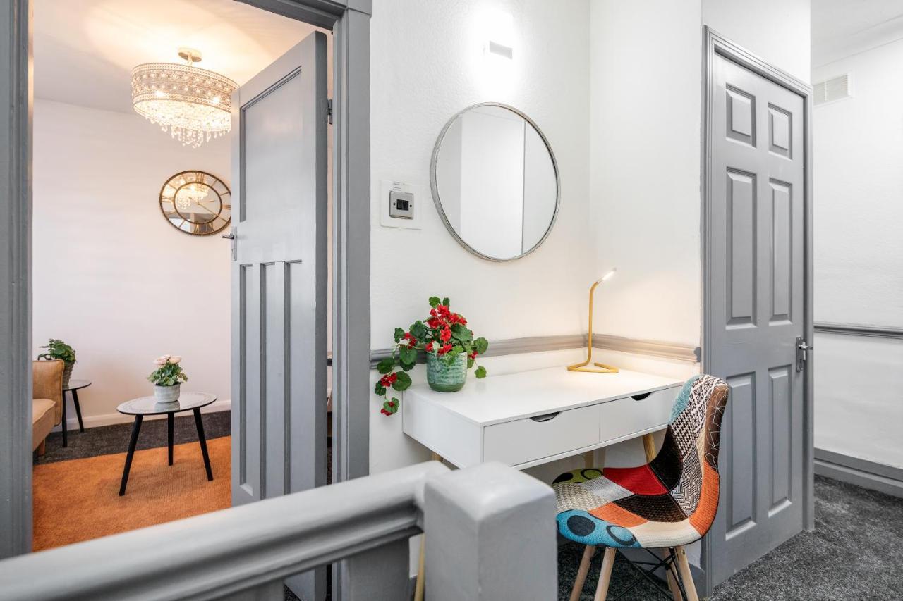 Heathrow 2-Bedroom Maisonette With Parking West Drayton  Zewnętrze zdjęcie