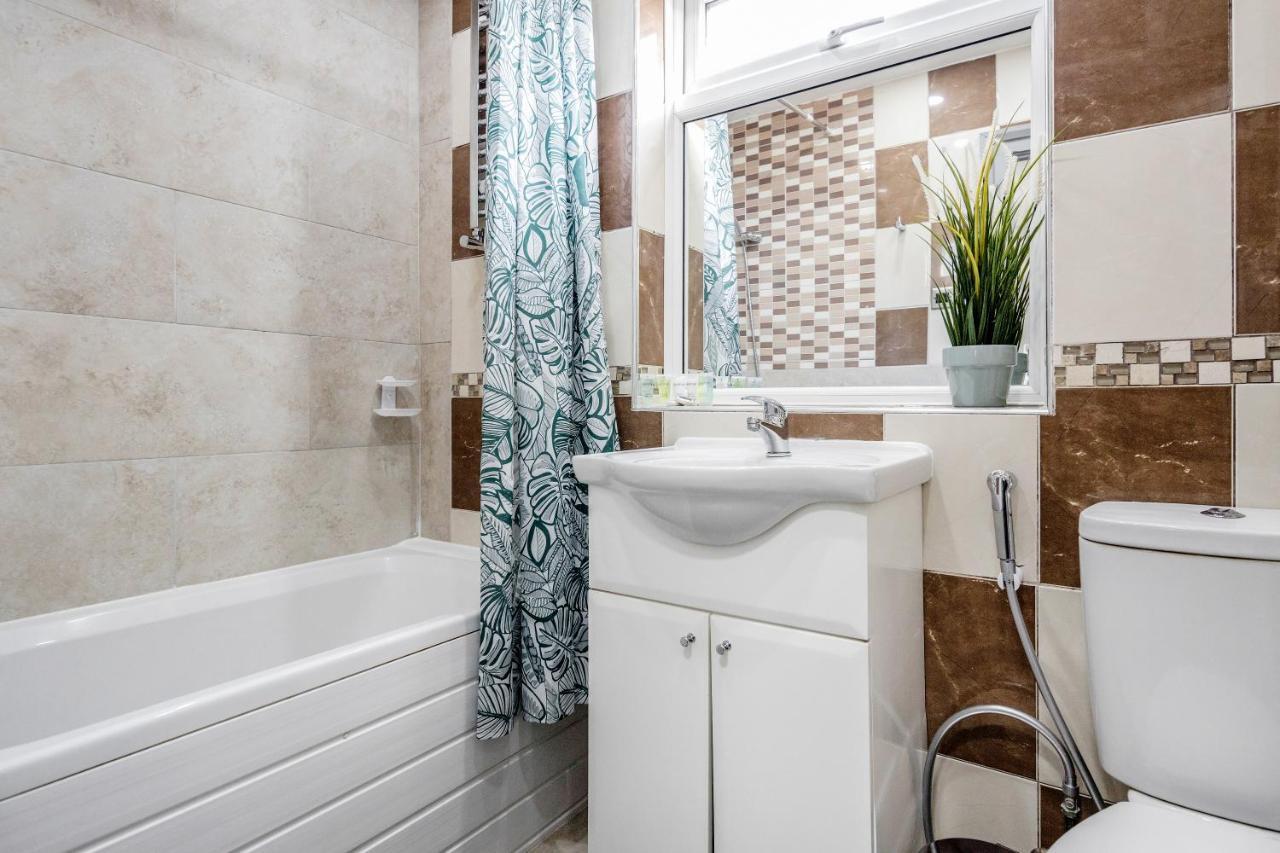 Heathrow 2-Bedroom Maisonette With Parking West Drayton  Zewnętrze zdjęcie