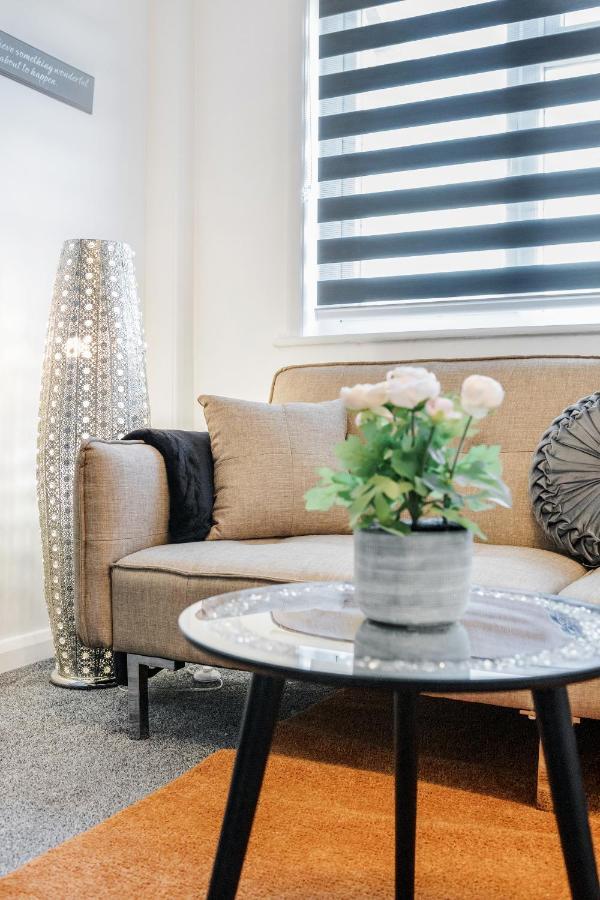 Heathrow 2-Bedroom Maisonette With Parking West Drayton  Zewnętrze zdjęcie